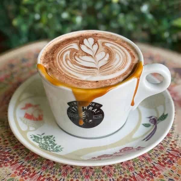 شاي و حليب كراميل